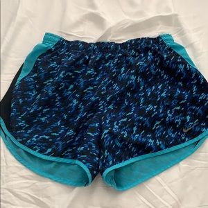 NIKE S BLUE PATTERNED SHORTS